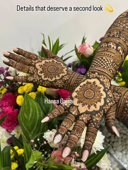 The back of the hands deserves just as much love. Here, I created a detailed mandala centerpiece, complemented by delicate finger work and traditional patterns on the arm, ensuring a beautiful view from every angle.