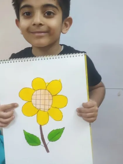 A bright and cheerful sunflower drawing. We start with simple shapes and guide the children to add details and colors, helping them create art they can be proud of.