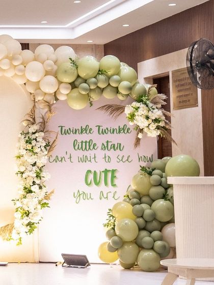 A side view of the 'Twinkle Twinkle Little Star' setup, showing the beautiful arch of balloons and flowers. This design creates a perfect frame for photos and a lovely focal point for the event.