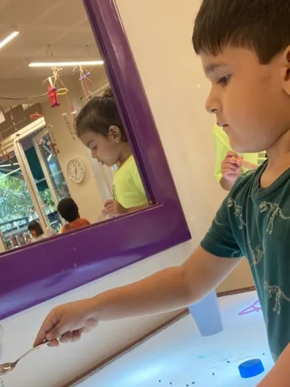 A simple science experiment with Eno and water captivates a group of young learners. They observe, predict, and collaborate, using language to describe the "bubbly" reaction. This is child-led scientific inquiry at its best.