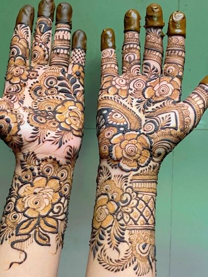 These are what I call "Mehndi Wale Haath"! A stunning full-hand design with a mix of large flowers, leafy vines, and intricate netting patterns for a truly celebratory feel.