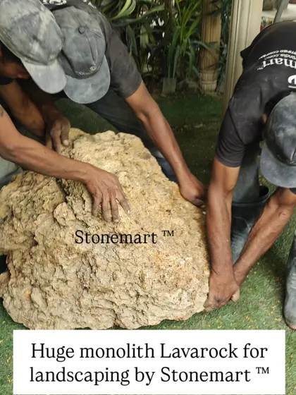 The hands of our skilled murtikars are seen positioning this huge monolith. This highlights the manual craftsmanship and attention to detail that goes into every installation.