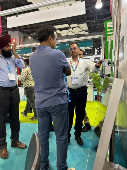 An in-depth conversation with a visitor at our stall during the YARNEX show. We value every inquiry and take the time to answer all questions about solar installation.