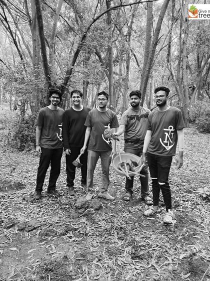 These black and white images are from our #greyweekwithpeepalbaba campaign, designed to draw sharp focus on the serious issues of environmental degradation and the people working to combat it. They highlight our plantation drives with partners like Northern Trust and EXL.