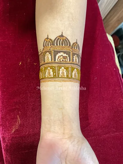 A bridal start-up design featuring a palace with an elephant, setting the theme for a royal and intricate mehendi.