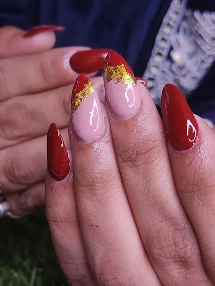 A bold and beautiful almond-shaped set with a mix of deep red and a sheer pink with gold foil accents.