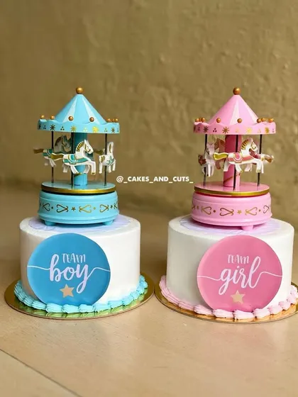 "Team Girl" or "Team Boy"? These adorable mini cakes with musical carousels are a perfect addition to a baby shower dessert table.
