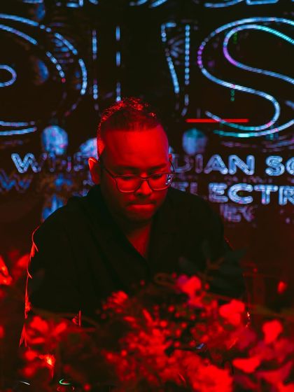 A duplicate of the Masala House focused shot.