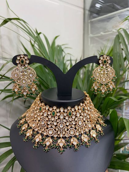 This intricately designed Kundan choker set features floral motifs and green stone accents. Rent this for a sangeet or mehendi ceremony to add a touch of tradition.