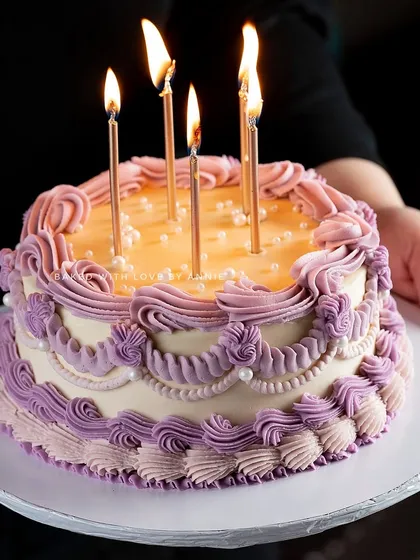 Getting those winter feels with a slice of my lavender vintage cake. The perfect mood for a cold evening.