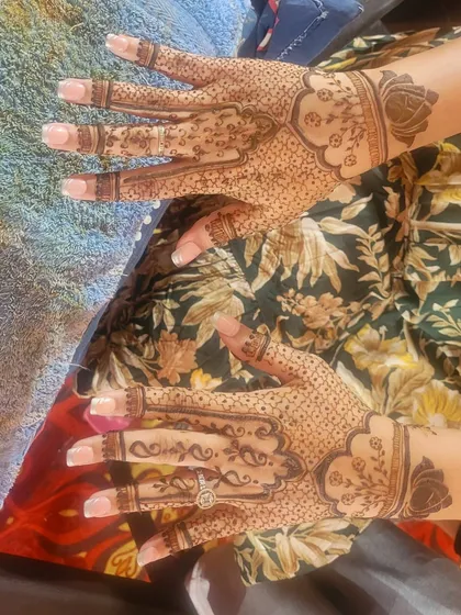 This design features delicate rose motifs on the cuffs and a fine, net-like pattern covering the hands, creating a very intricate and feminine look.