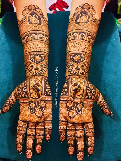 Intricate Bridal Mehendi photo 11