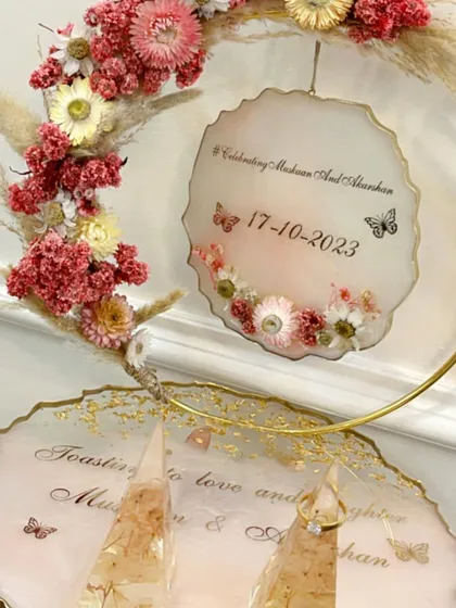 The full view of this romantic and delicate floral hoop ring platter.