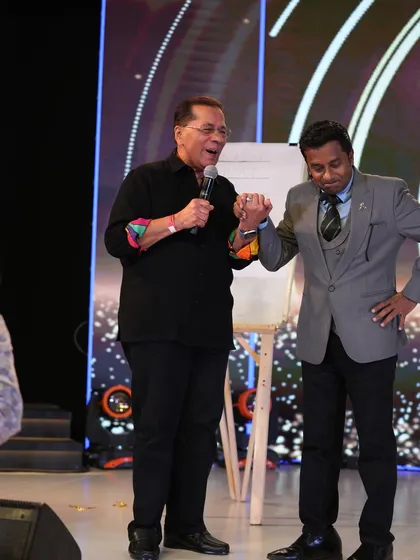 Another candid moment from the MetroBrands show. The genuine reactions of the volunteers are what make the performance so special and entertaining for everyone else.