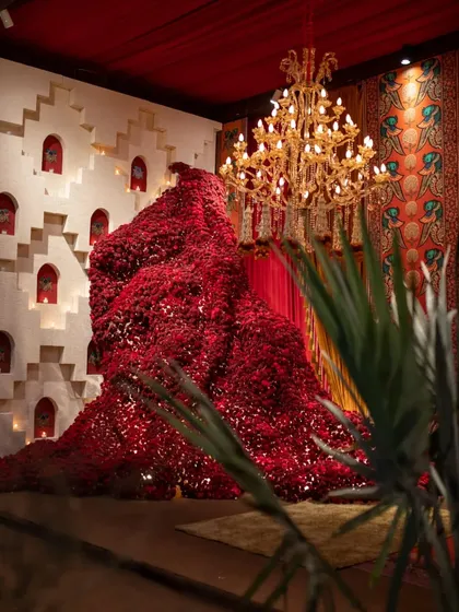 This is floral artistry as pure sculpture. For this event, I designed a colossal installation standing 450 centimeters tall, crafted from over 10,000 individual Sola flower pieces to create a flowing, monolithic form of vibrant red.