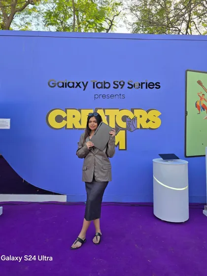 A full look at my collaboration with Samsung. My content aims to make technology feel accessible and stylish, connecting brands with a fashion-forward audience.