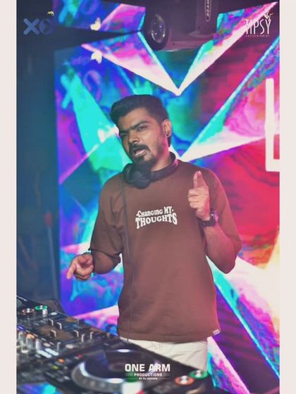 On the mic and interacting with the crowd at Indigo XP. I always bring my energy and passion to every single gig.