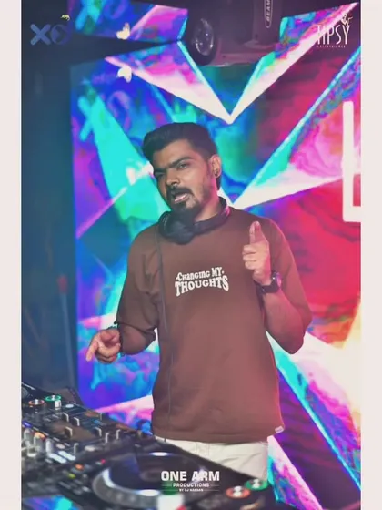 On the mic and interacting with the crowd at Indigo XP. I always bring my energy and passion to every single gig.