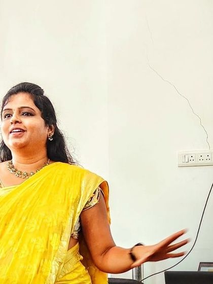 Using gestures and storytelling to make complex topics like scientific publishing more accessible and memorable for the faculty at Sri Krishna Adithya College of Arts and Science.