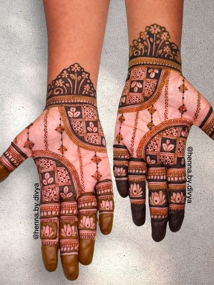 Elegant Back Hand & Minimalist Art photo 59