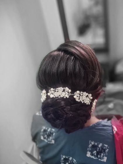 Expert Hairstyling & Saree Draping photo 3