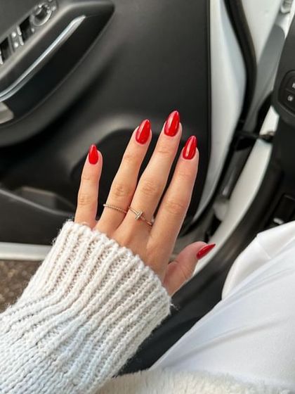 A simple yet elegant set of glossy red almond nails. Sometimes a perfect pop of color is all you need.