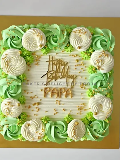 The second cake in the milestone celebration set, this one in a lovely pastel green. Coordinated designs for large parties ensure every guest gets a beautiful slice.