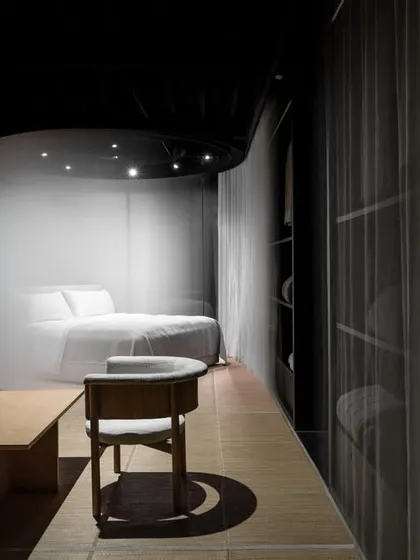 In this retail project, we used ephemeral elements like sheer, motorized curtains to create a sense of discovery. The design creates a serene, pod-like sanctuary for the display bed, separating it from the main space while maintaining a light, veiled connection that invites curiosity.