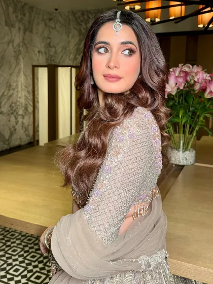 Exotic and elegant, an irresistible combination. This stunning reception look features soft, glamorous makeup and trendy, shimmering details.