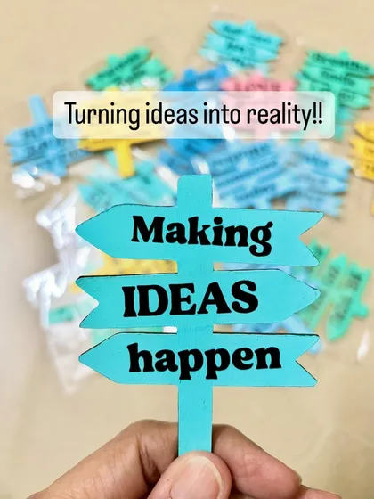 'Making IDEAS happen'. A cute, directional sign-shaped magnet that serves as a great motivational reminder for your desk or workspace.