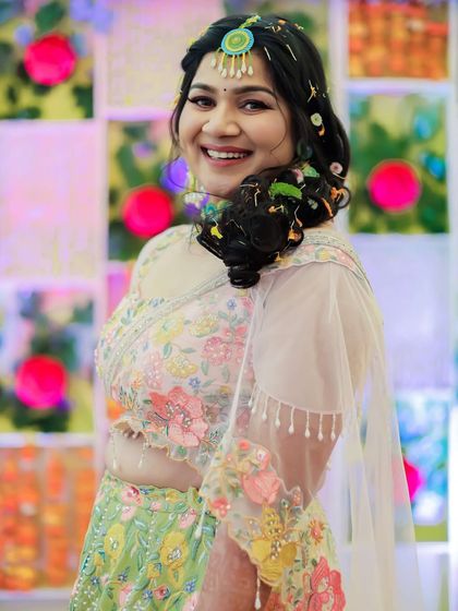 Vibrant Haldi Looks photo 8