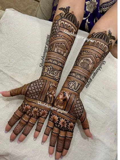 A beautiful bridal design featuring portraits of the bride and groom, along with their initials. This is a wonderful way to personalize your wedding henna and make it unique to you.