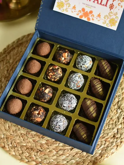 This is my Healthy Bites Hamper, designed for guilt-free indulgence. It’s filled with all-natural treats like Choco Walnut Dates and All Seed Truffles, made without refined sugar, proving that festive gifting can be both delicious and wholesome.