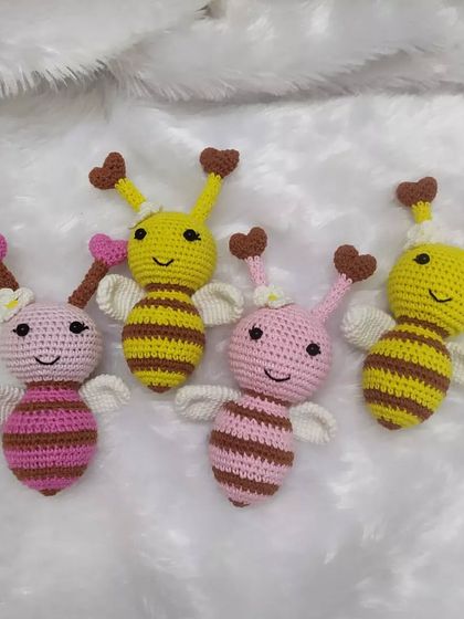 These busy bees have taken some time out to play. Don't worry, they don't sting. They are perfect as soft toys or can be made into keychains.