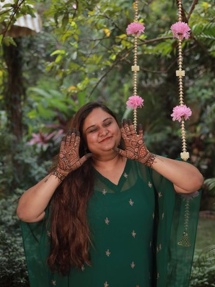 The bride's side squad, mehendi mode ON. A happy client enjoying the outdoor mehendi function.