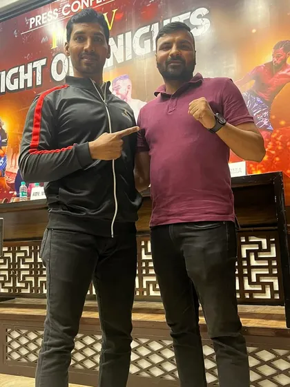 With a fellow coach at the FOK press conference.