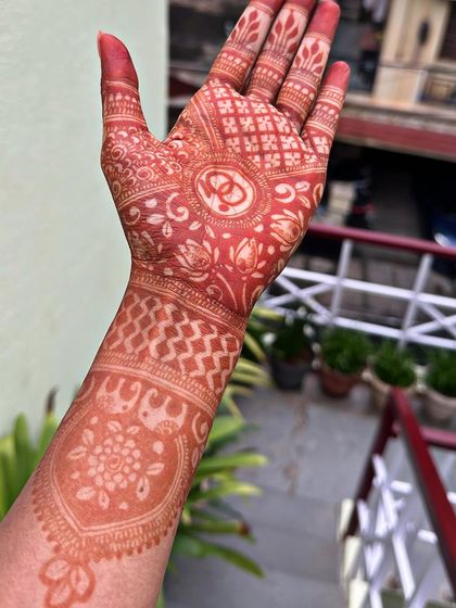 Mohak Mehendi - Professional Mehndi Artistry The Richness of the Stain photo 11