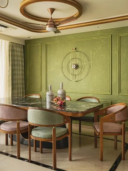 This wide shot captures the entire dining and console area in "Melange House." The round false ceiling with wood and brass bands acts as a permanent chandelier, crowning the enchanting space.