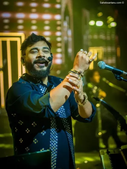 Our keyboardist, full of smiles and energy, engaging with the audience at the corporate event.