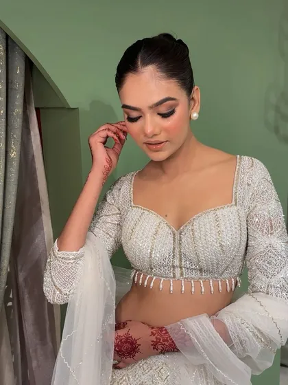 A closer look at the soft glam makeup. The focus is on a flawless base, gentle contouring, and a subtle smokey eye that enhances her natural features.