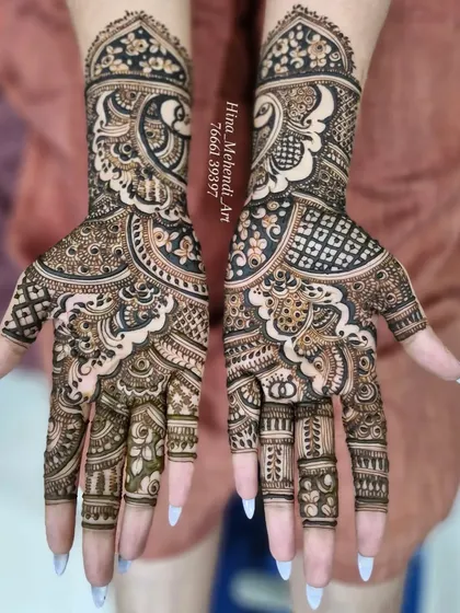 A very popular Indo-Arabic design for engagements or parties. The pattern is dense on the palms and fingers, with a beautiful cuff at the wrist.