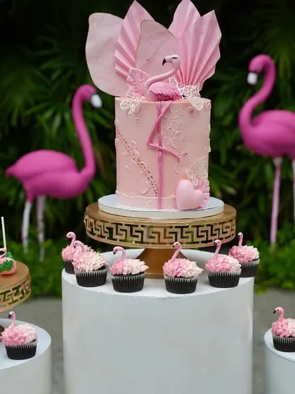 This Flamingo Paradise dessert table was a joy to create. The setup features a custom pink buttercream cake with a wafer paper fan, surrounded by matching flamingo cakepops and themed cupcakes, making it the perfect tropical centerpiece for a birthday party.
