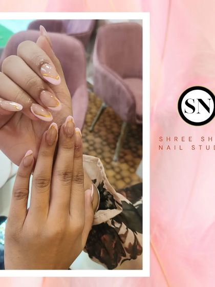 An elegant design combining a nude base with brown and gold chrome accents for a sophisticated look.