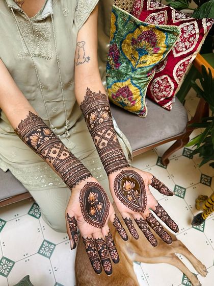 A modern and chic design with paisley-shaped lotus motifs on the palms and geometric bands on the arms.