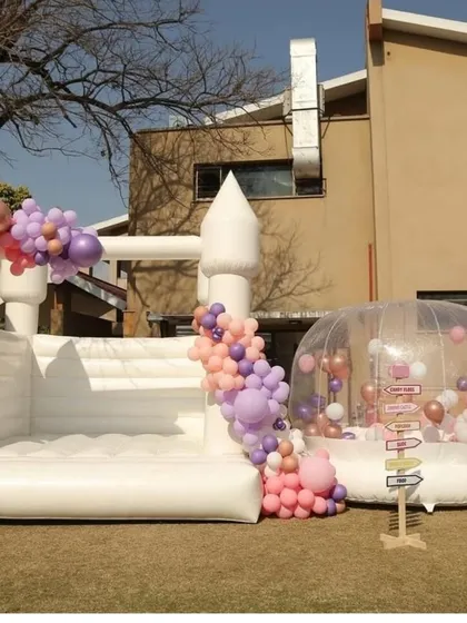 This elegant white bouncy castle and bubble house combination can be customized for any theme. For this event, we styled it for a construction-themed birthday, proving that even rugged themes can have a touch of modern fun.