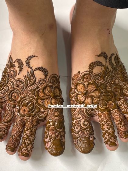A lovely floral design for the feet, with delicate patterns covering the toes and top of the foot.