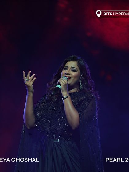 A beautiful shot of Shreya Ghoshal captivating the audience at Pearl 2024.