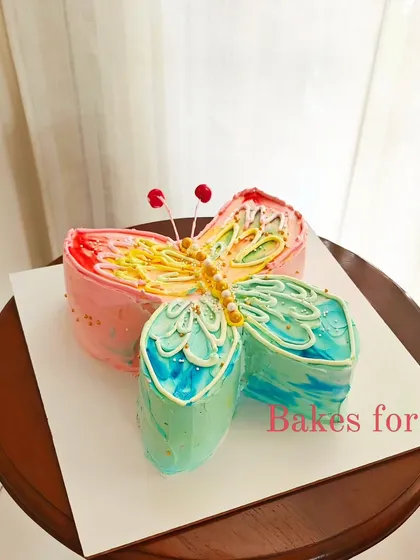 A beautiful butterfly-shaped cake with dragonfly details. The colorful, hand-painted wings make this a truly artistic and unique design.