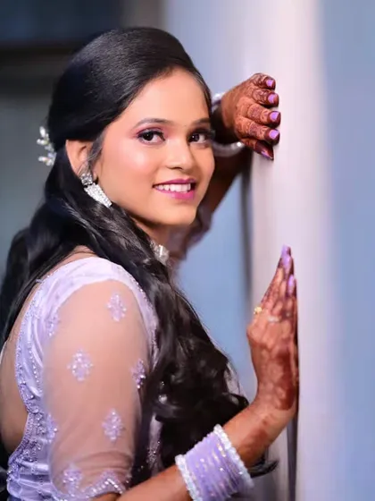A beautiful engagement look, with soft makeup and a lovely lavender lehenga.