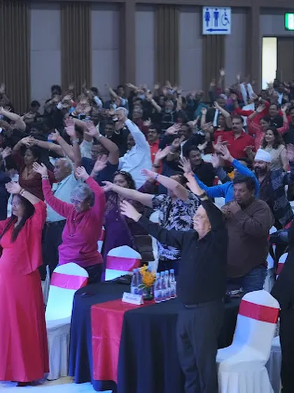 The audience fully engaged during the Max Life Insurance event in Pattaya. My goal is to create an electric atmosphere.
